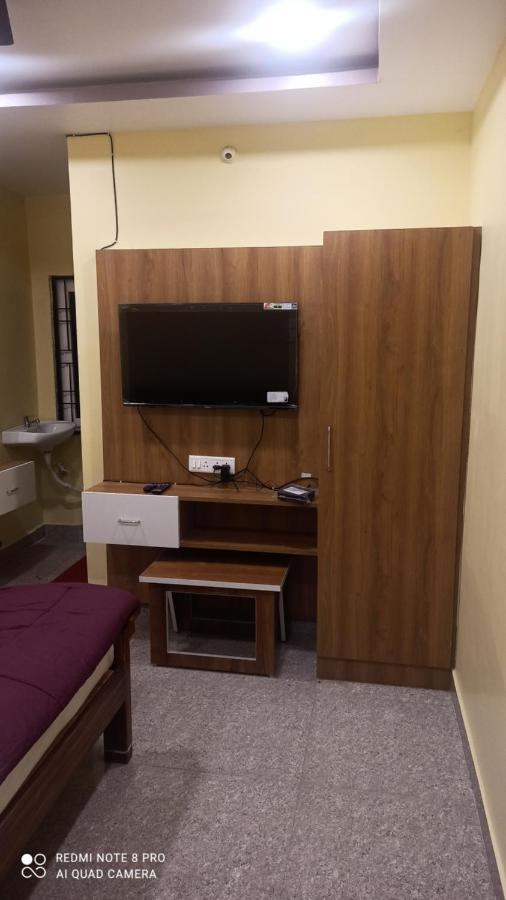 Hotel E Lodge Визакхапатнам Стая снимка